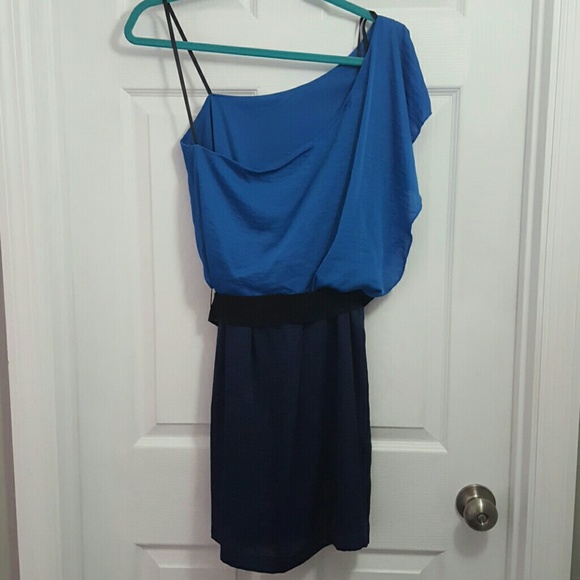 Blue silky dress - Picture 2 of 2